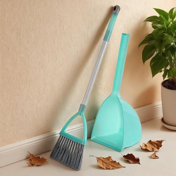 Small Broom and Dustpan Set, Household Mini Broom and Dustpan Set, Mini Broom and Cleaning Set Suitable for Various Small Areas. (Blue)