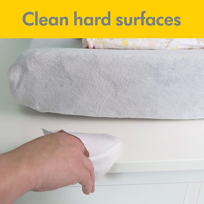 Medela Quick Clean Wipes for On-the-Go Cleaning of Breast Pumps, Accessories, and Various Surfaces, Plant-based, Resealable, 1 Pack of 30