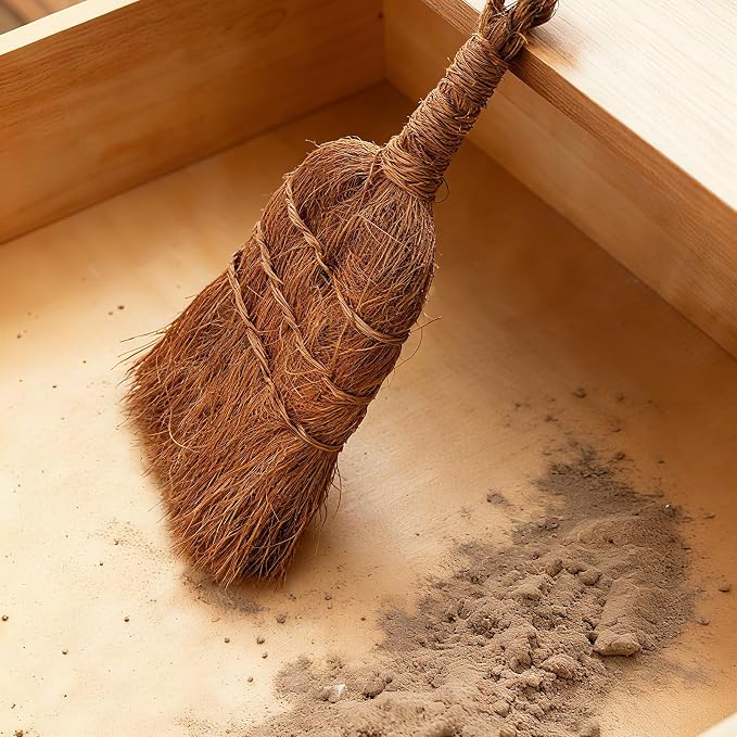 Mini Dustpan and Brush Set, Palm Fiber Handheld Small Broom and Metal Dustpan Combination (Small Broom and Dustpan)